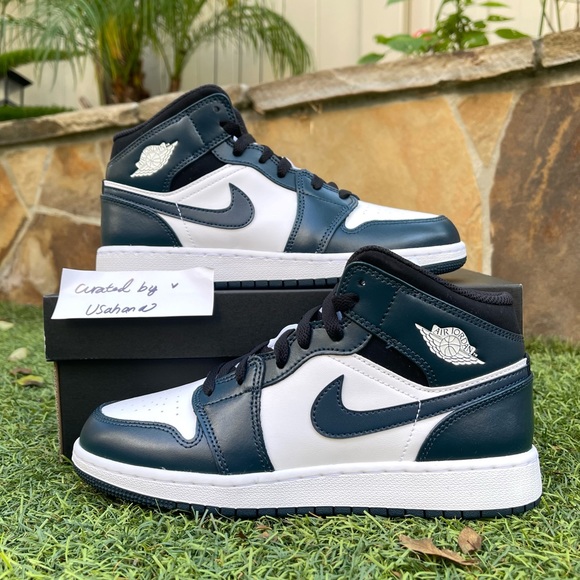 Nike Air Jordan 1 mid GS navy white shoes - Picture 1 of 5
